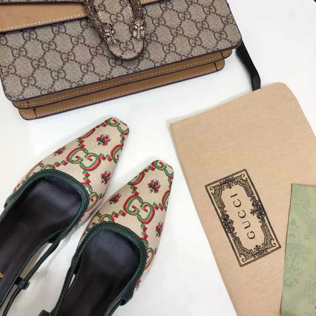 👟👟Ex-factory price 460👟👟 Gucci & Vintage 2025 spring new style second-hand original fabric/hot diamond mesh sandals, this series of sandals are so beautiful, you must buy them, Vintage things are like this, the longer they are, the more they taste👍🏻They are very elegant on the feet. Upper: Original Logo fabric Foot pads: Sheepskin Heel height: 4.5cm Sole: Genuine leather outsole Size: 34-41 (40 and 41 custom-made, non-refundable and non-exchangeable, with full set of packaging)